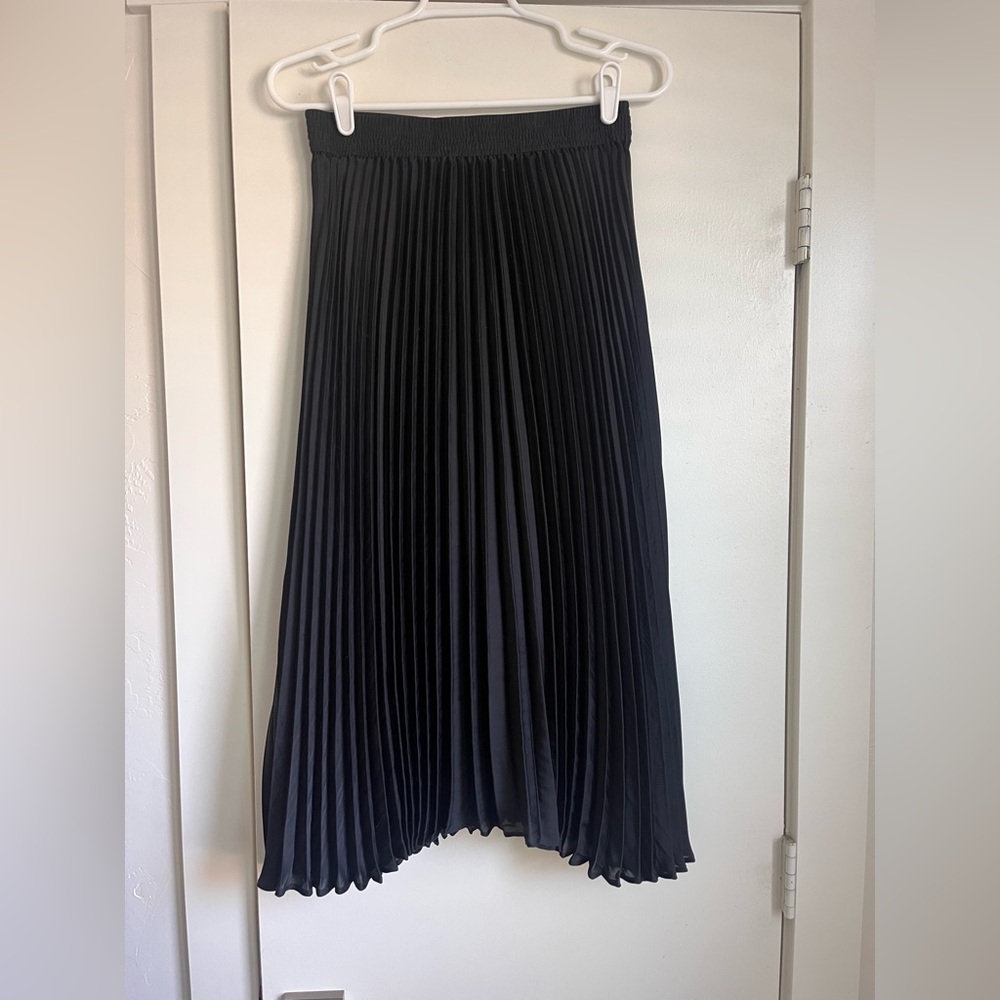 Banana Republic Black A-Line Pleated Skirt